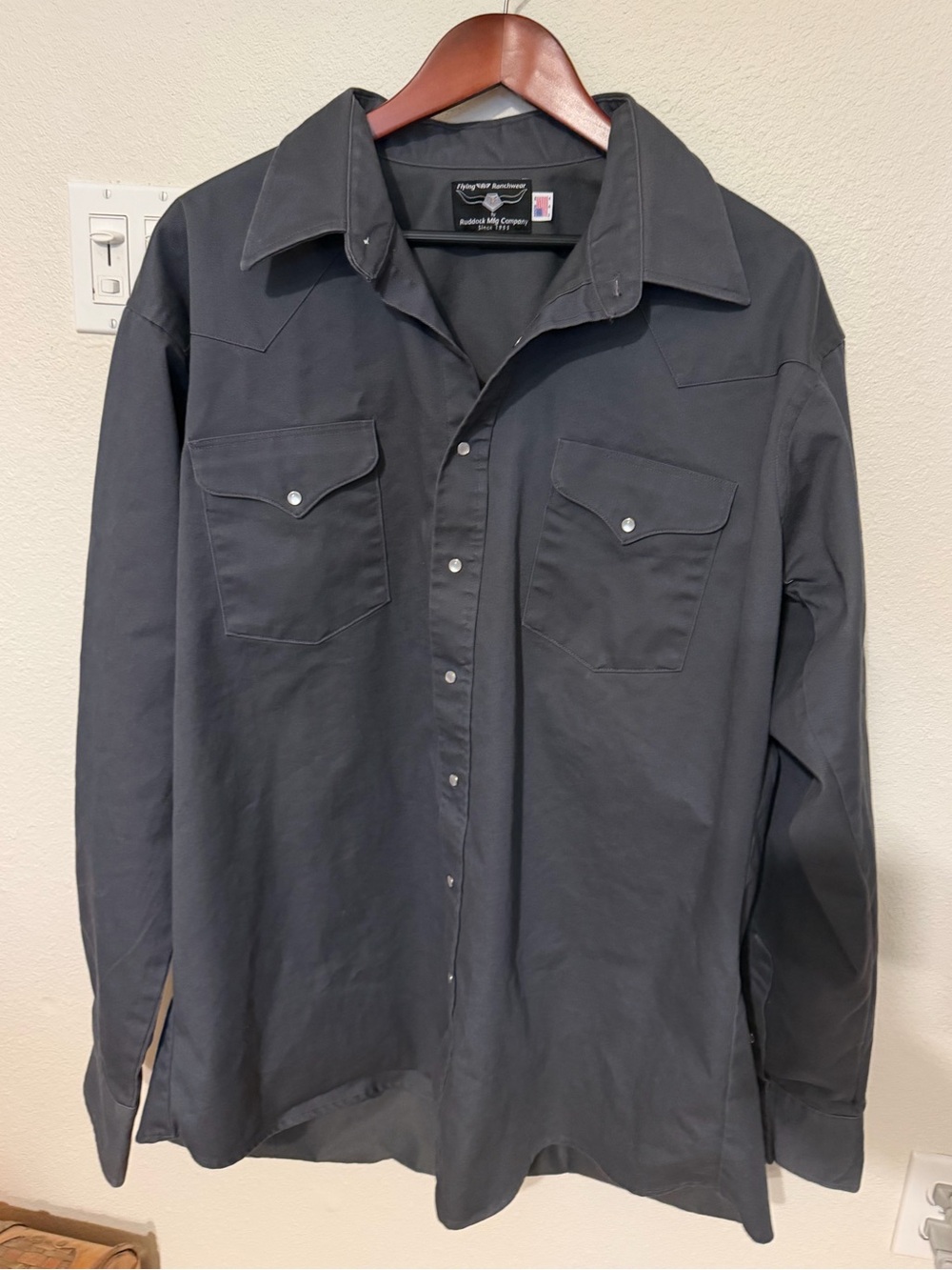 Men's Dark Gray Long-Sleeve Casual Button-Down Shirt